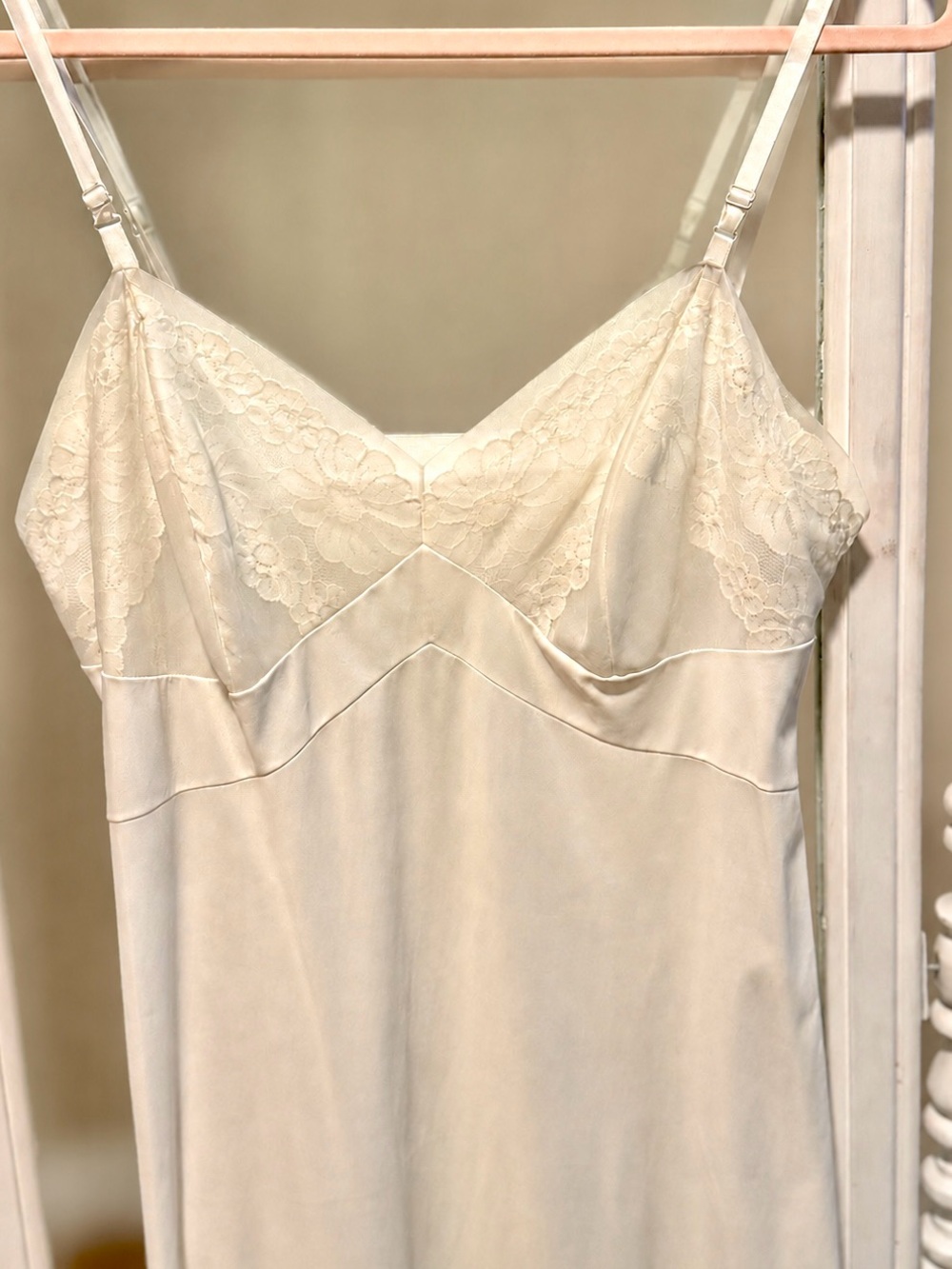 Vintage Vanity Fair Ivory Lace-Trim Slip| M